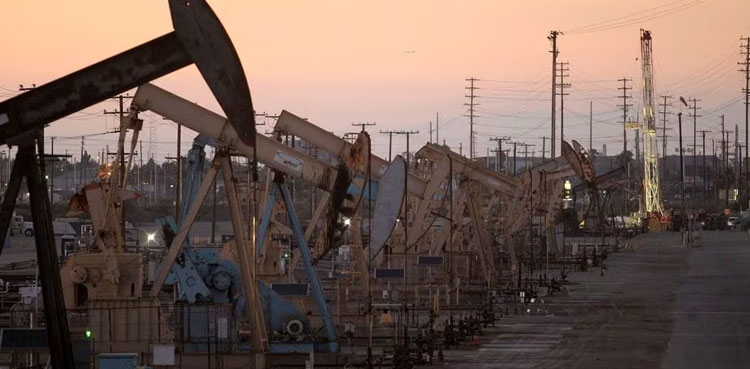 Oil extends losses after dollar strengthens on interest rate outlook