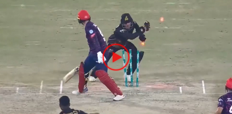 Watch: Arif Yaqoob's magical four-wicket over in PSL