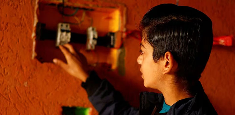 'Newton of Gaza' creates system to light up family tent