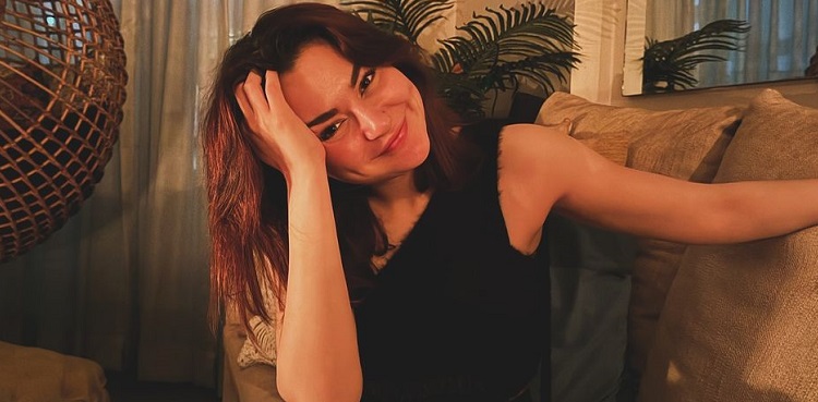 Hania Aamir 'warns' her friends