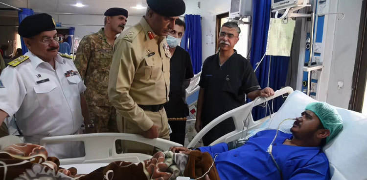 Corps Commander Karachi Pays Homage to Wounded Heroes, Celebrates National Resilience
