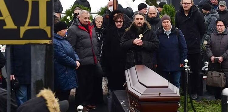 Navalny buried in Moscow amid thousands of defiant mourners