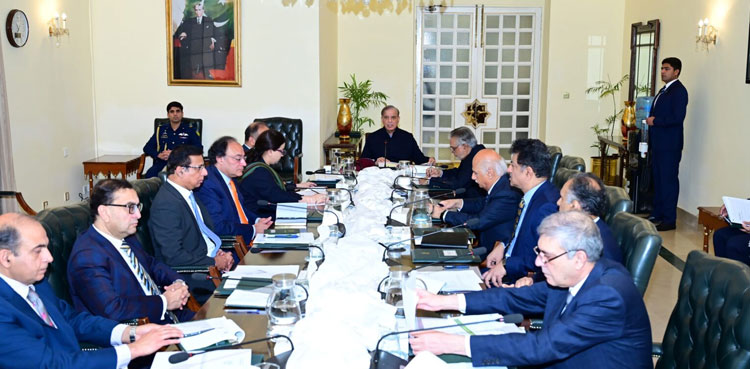 PM Shehbaz directs uninterrupted gas, power supply during Ramadan