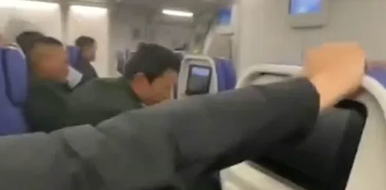 VIDEO: Passengers scream as turbulence hit plane at 32,808ft height