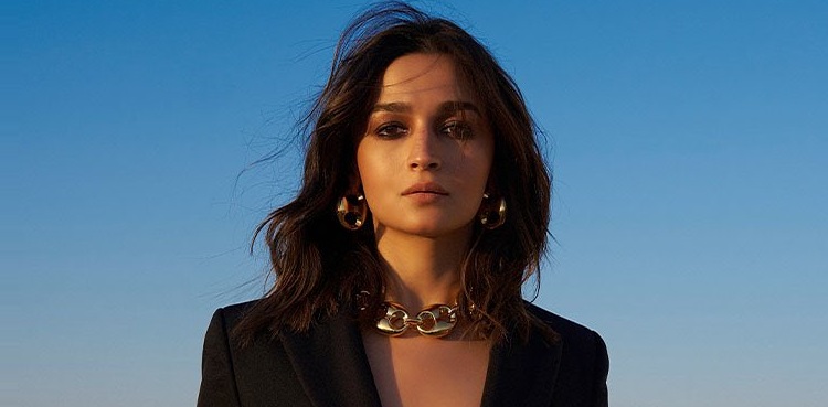 Hypocrisy 101: Alia Bhatt slammed by netizens