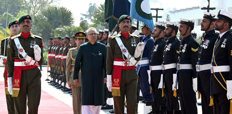 President Arif Alvi given farewell guard of honour at Aiwan-e-Sadr