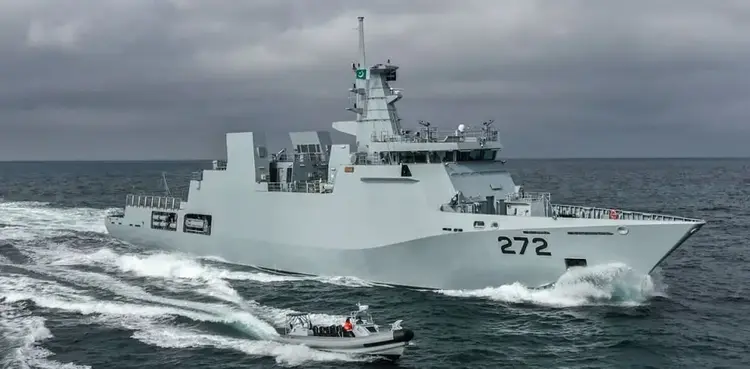 Pakistan Navy rescues eight Iranian fishermen