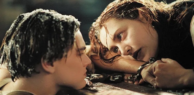 'Titanic' prop that saved Rose sells for a hefty sum at auction