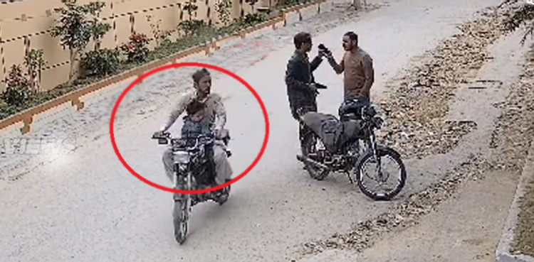 Robbers loot citizens using minors in Karachi