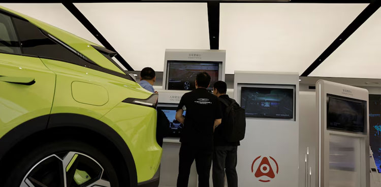 Huawei's smart car tech lights up Beijing auto show