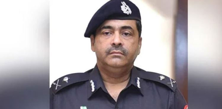 Rising street crimes: Govt decides to replace Karachi police chief