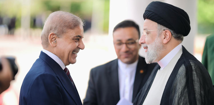 Pakistan, Iran sign accord on economic zone