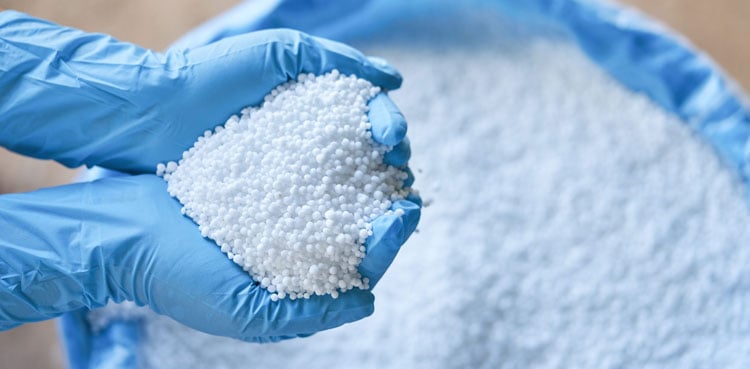 Ishaq Dar 'satisfied' with availability, price of urea