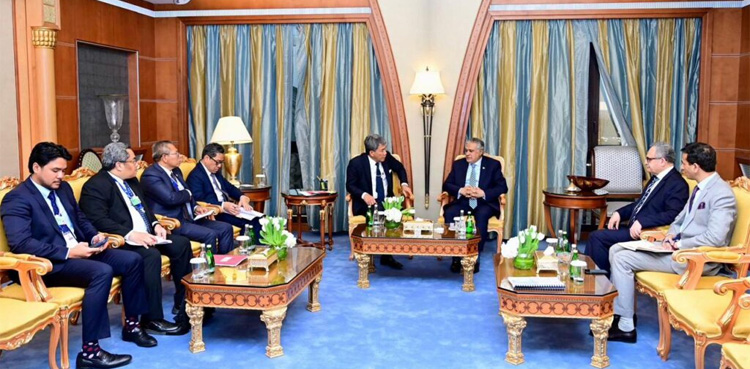 FM Dar, Malaysian counterpart calls for immediate ceasefire in Gaza