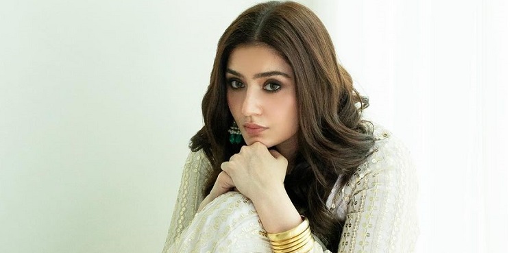 Dur-e-Fishan Saleem raises glam quotient in an Eastern fit: See pics