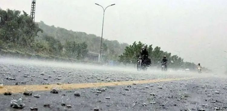 Karachi receives light to moderate rain
