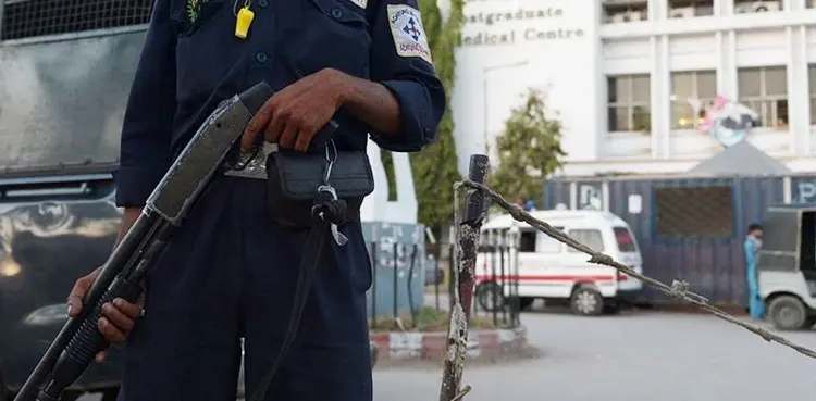 Karachi: Security guard shot dead by robbers