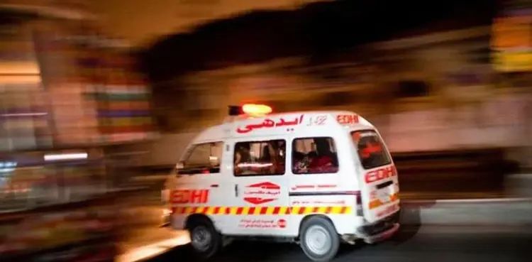 Woman among four dead in Ghotki coach-trailer collision