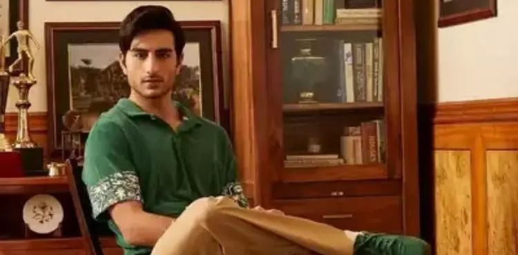 Saif Ali Khan's son Ibrahim gets 581k followers on Instagram debut