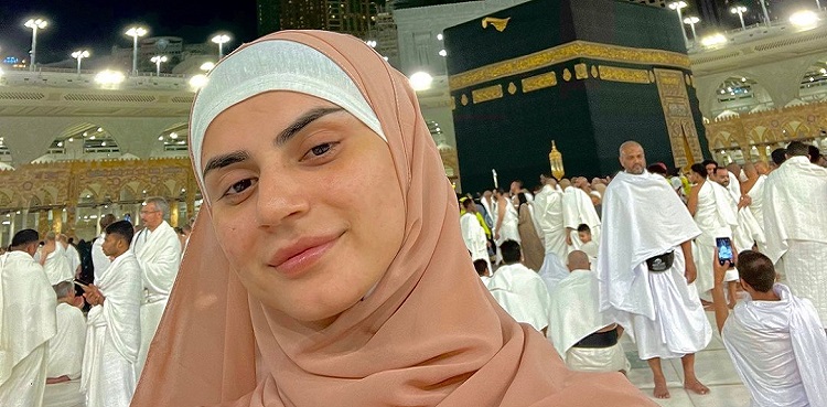 Actor Zubab Rana performs Umrah