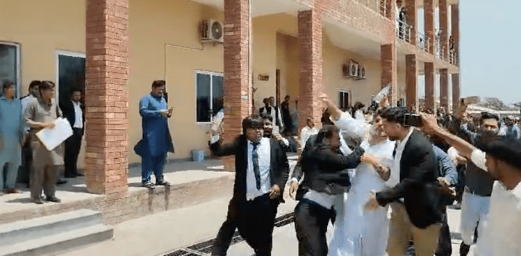 Khawar Maneka 'attacked' by lawyers' outside court