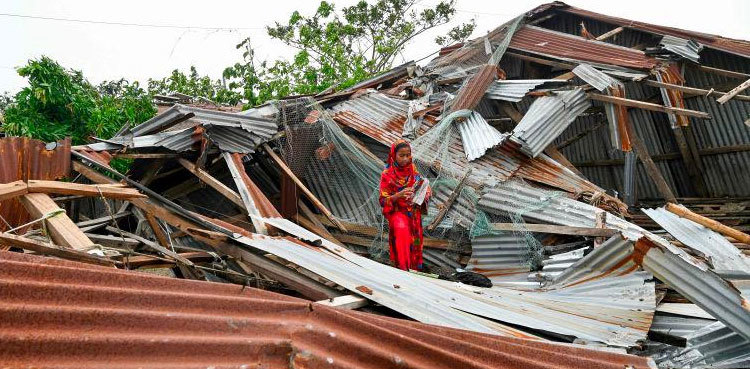 Cyclone toll in Bangladesh and India rises to 65