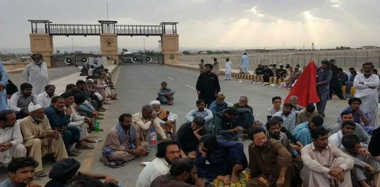 Pakistani pilgrims stuck at Iran border