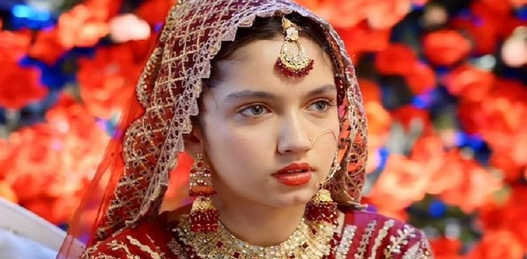 My friends stopped talking to me due to Mayi Ri: Aina Asif