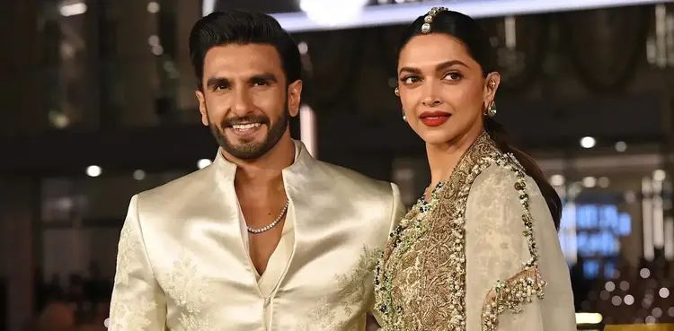 Ranveer Singh removes wedding photos with Deepika Padukone?