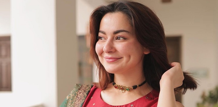 Hania Aamir redefines elegance in red Saree: See pictures, reel