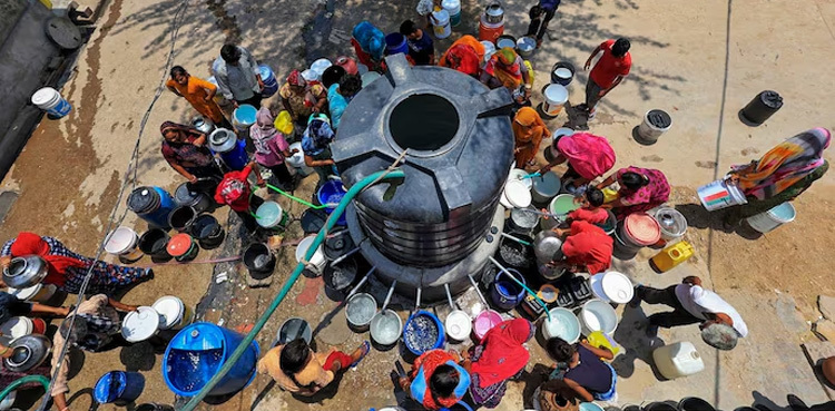 India heatwave kills at least 33, including election officials