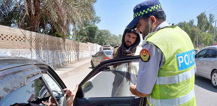 Peshawar: Traffic cops suspended for issuing challan to PTI MPA