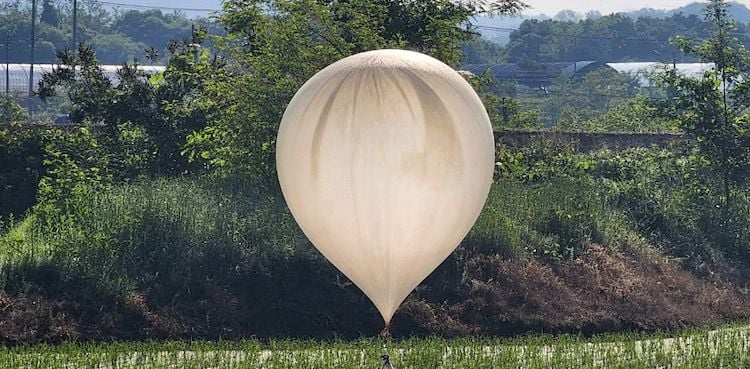 North Korean trash balloons land near S. Korea's presidential complex