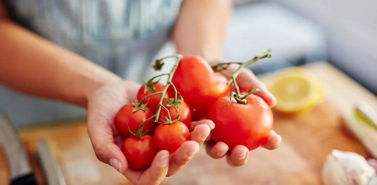 Tomato 'full of worms' – turns out they're something very different