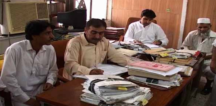 Finance ministry suggests lowering employees retirement age to 55