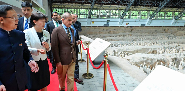PM Shehbaz visits 'historical' Chinese Terracotta Warriors Museum in Xi’an