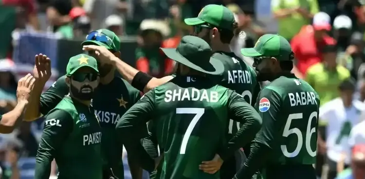 Wasim Akram demands sacking of whole team