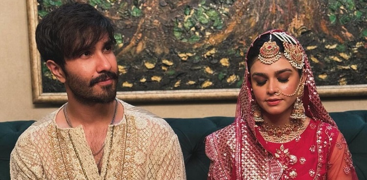 Feroze Khan's latest picture with wife goes viral
