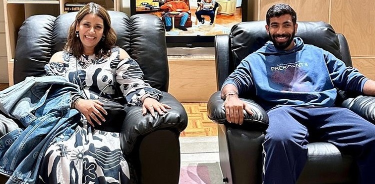 Jasprit Bumrah, wife Sanjana Ganesan visit 'Friends' set in New York