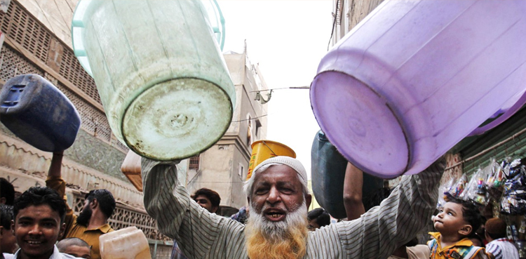 Karachi citizens hold protest against water shortage