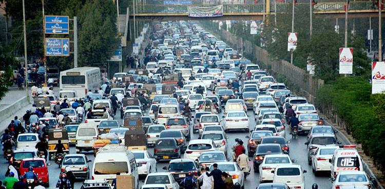 Major traffic jam hits Karachi's Sharea Faisal