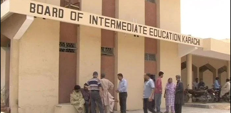 Intermediate Board vigilance team robbed in Karachi