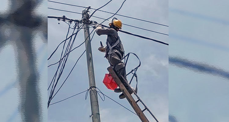 KE acts against illegal connections in New Karachi