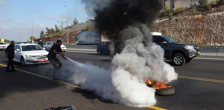 Israeli protesters urging Gaza deal block roads