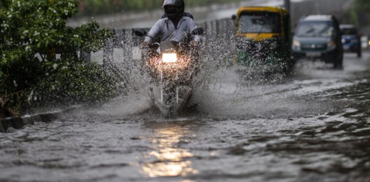 Heavy rainfall breaks 30-year record in Lahore