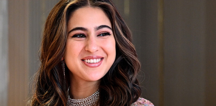 Sara Ali Khan lashed out at air hostesses in plane