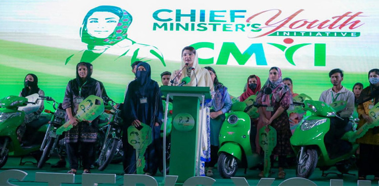 CM Maryam distributes e-bikes among students