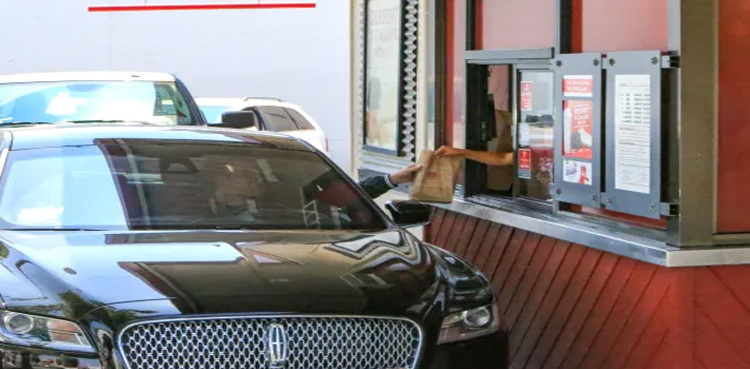 Restaurant customer 'runs over' employee over missing chicken strip, sauce