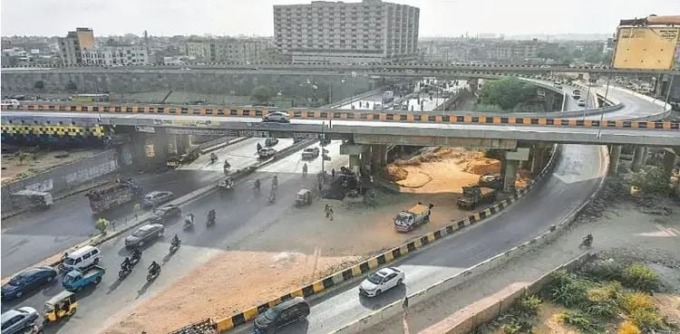 Lyari Expressway to remain open for cargo traffic 24/7