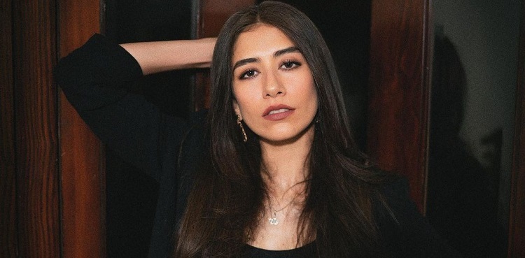 Syra Yousuf wins the internet with new vacation pictures